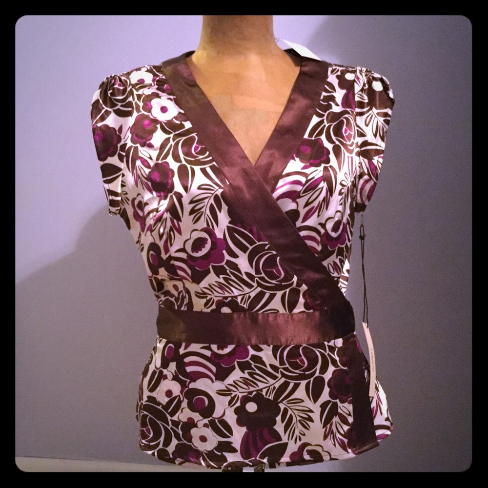NWT Beautiful Vertigo size M Print Blouse